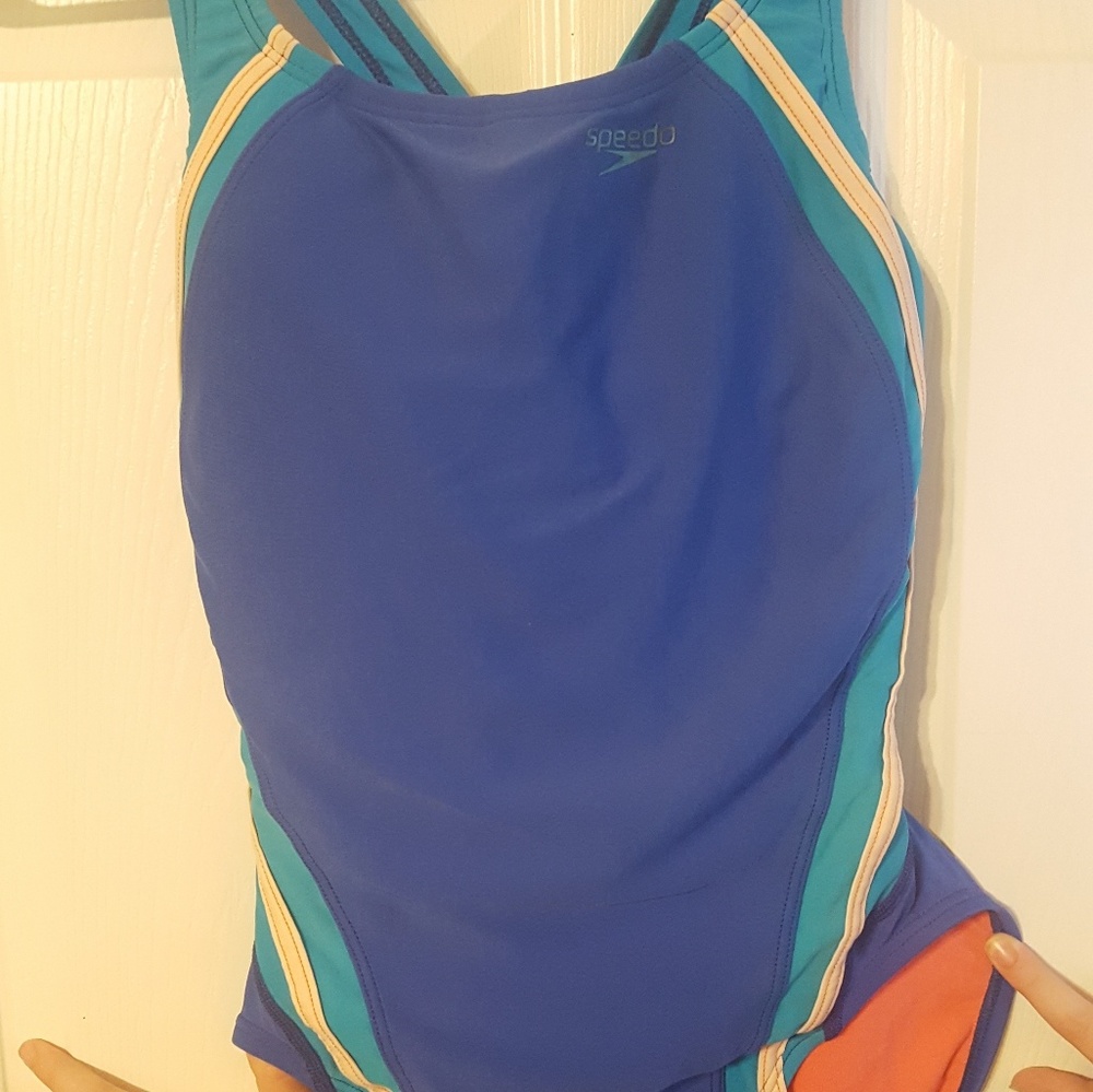 Speedo one piece swimsuit size 4
